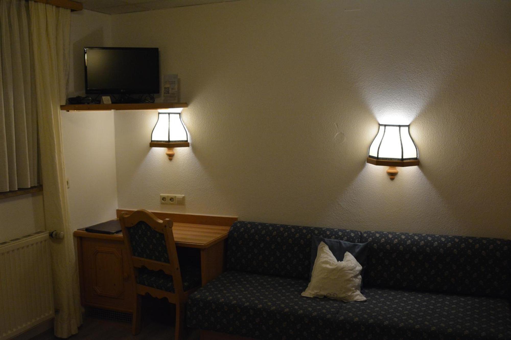 Hotel-Gasthof Zur Rose Weissenhorn Room photo