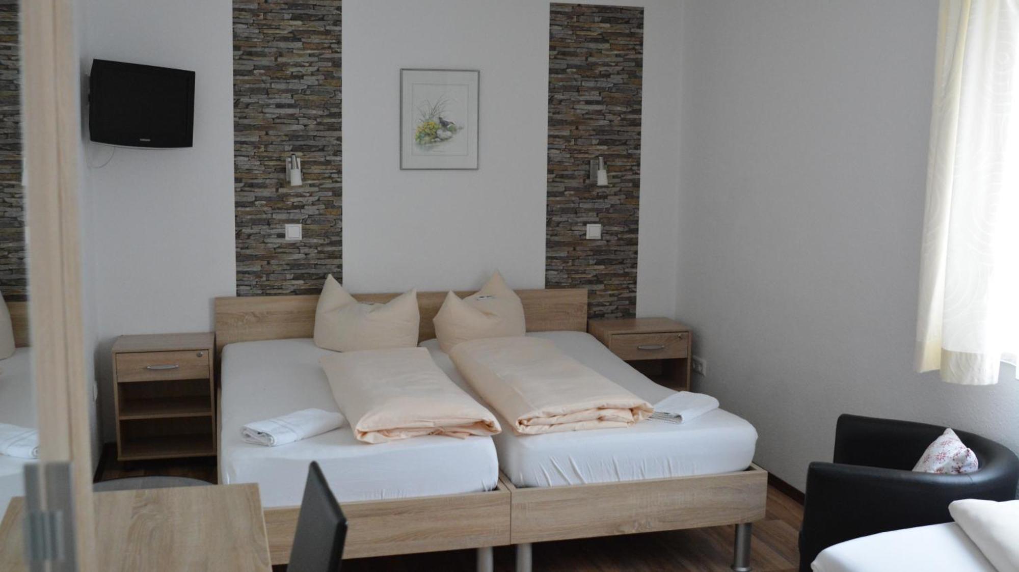 Hotel-Gasthof Zur Rose Weissenhorn Room photo