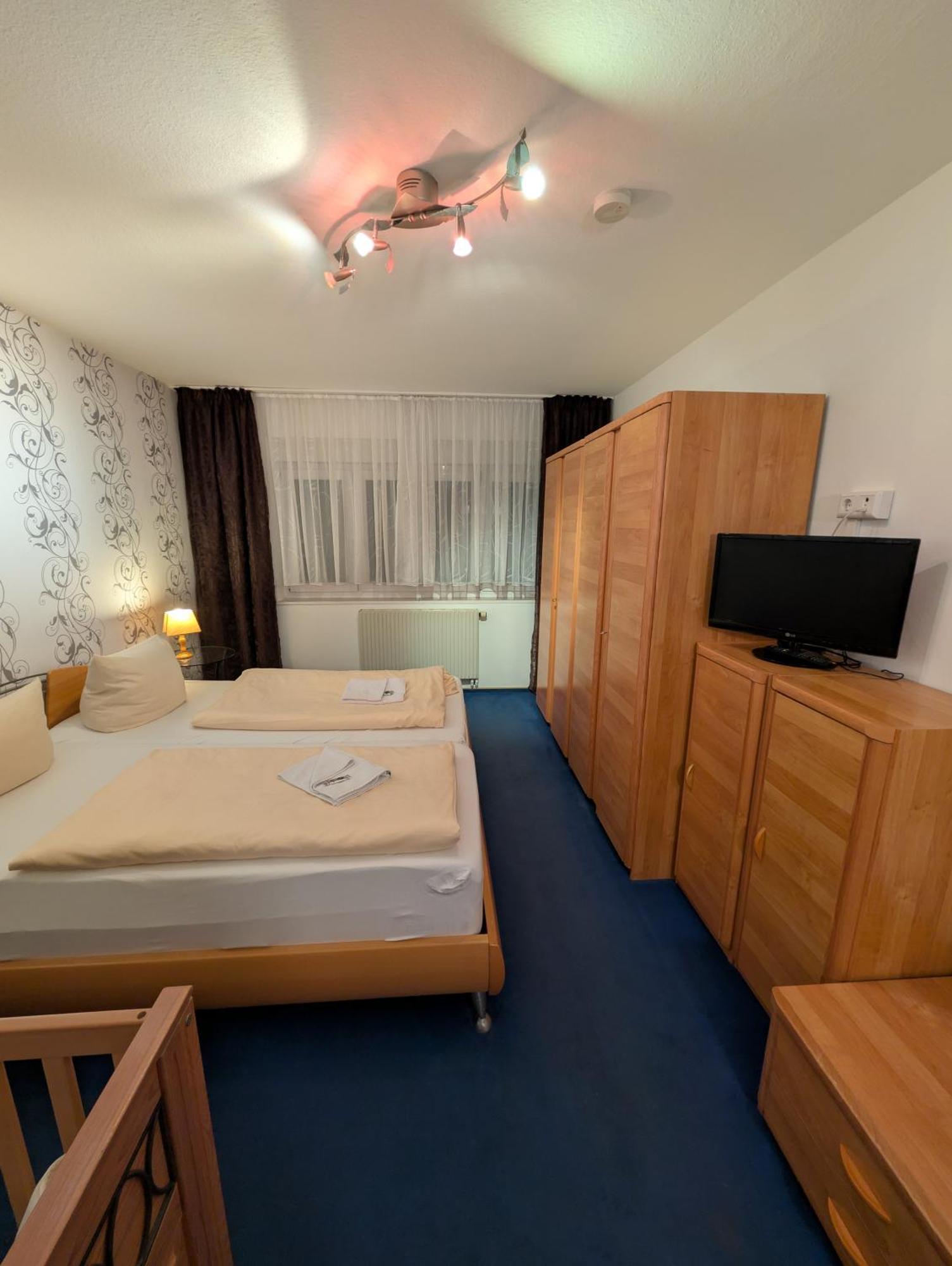 Hotel-Gasthof Zur Rose Weissenhorn Room photo