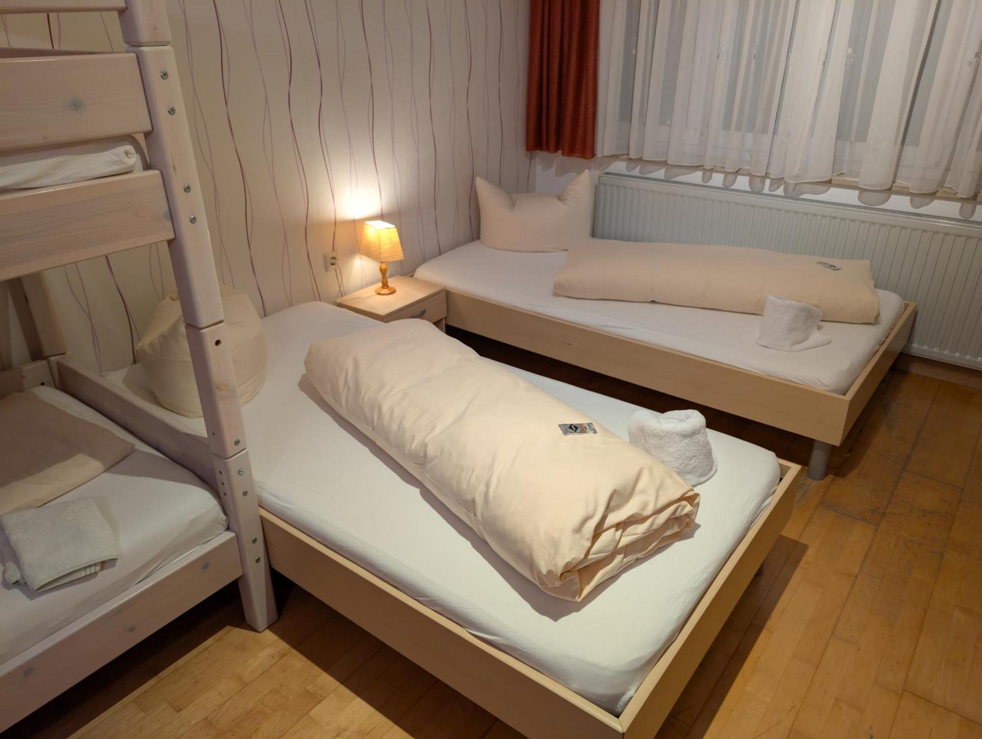 Hotel-Gasthof Zur Rose Weissenhorn Room photo